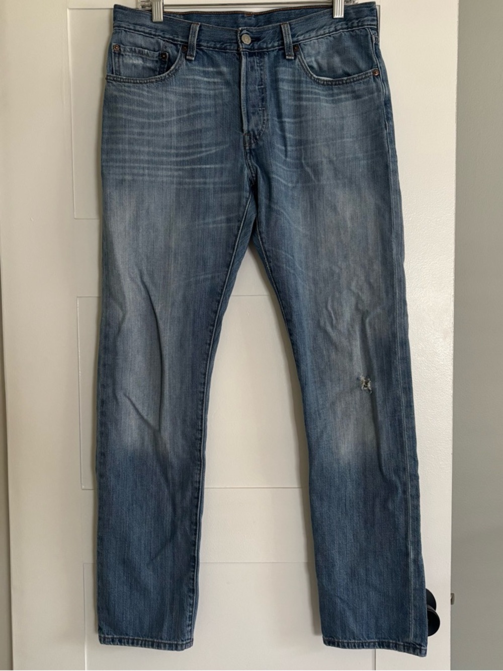 Womens Levi’s 501 mid rise button front straight leg long jeans light wash